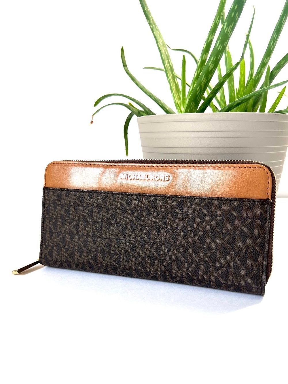 Michael Kors Mercer Signature Monogram Zip Around Continental Wallet Brown - Picture 2 of 15